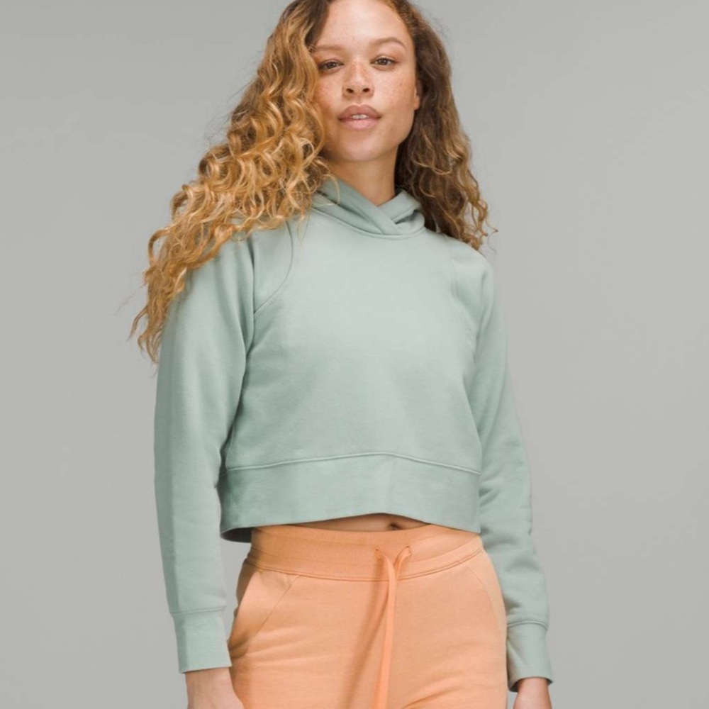 LULULEMON - Loungeful Cropped Hoodie